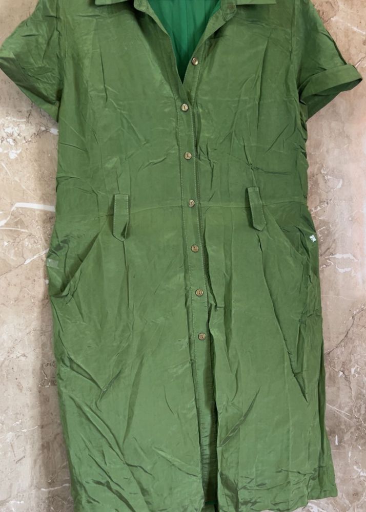 Green Fitting Top With Pockets