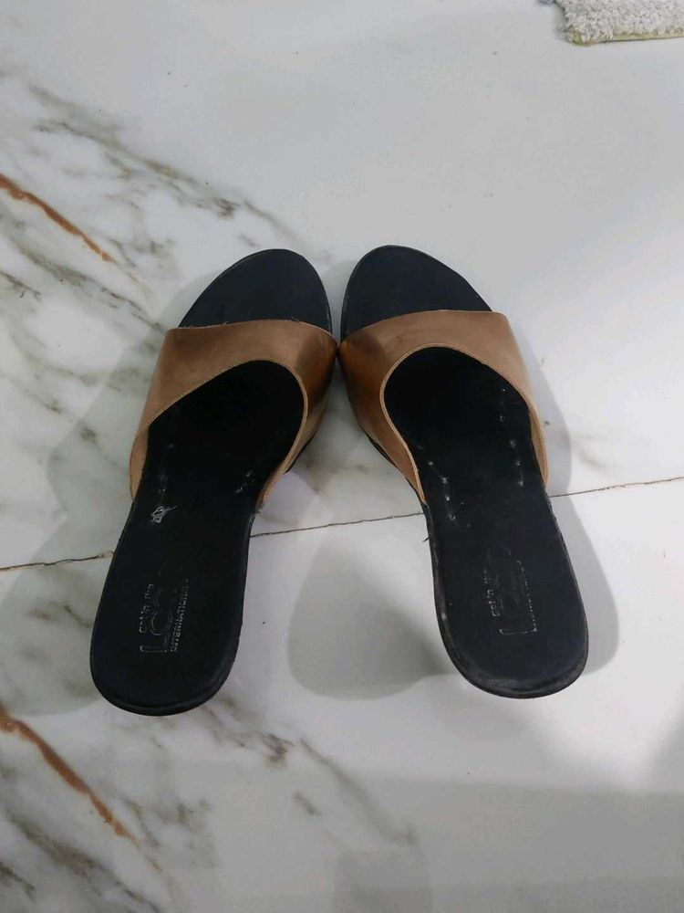 Stylish Brown Leather Slides