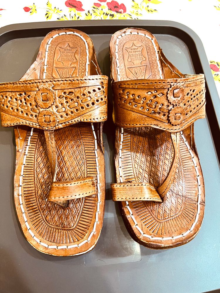 Royal Khwaab Men&#39;s Kolhapuri Chappal/Slipper/Sandal/Handcrafted 100% Genuin Leather (Kapshi Shape) Brown