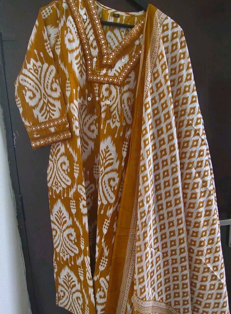 New Unused V Neck Shaped Suit