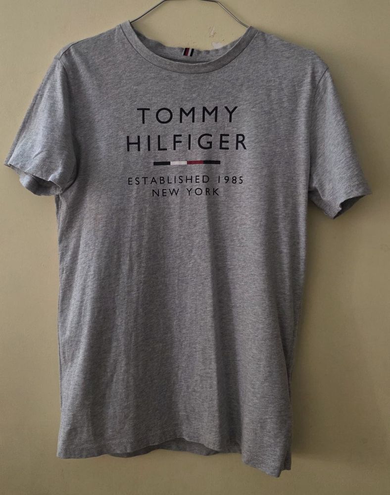 Tommy Hilfiger Grey T-Shirt
