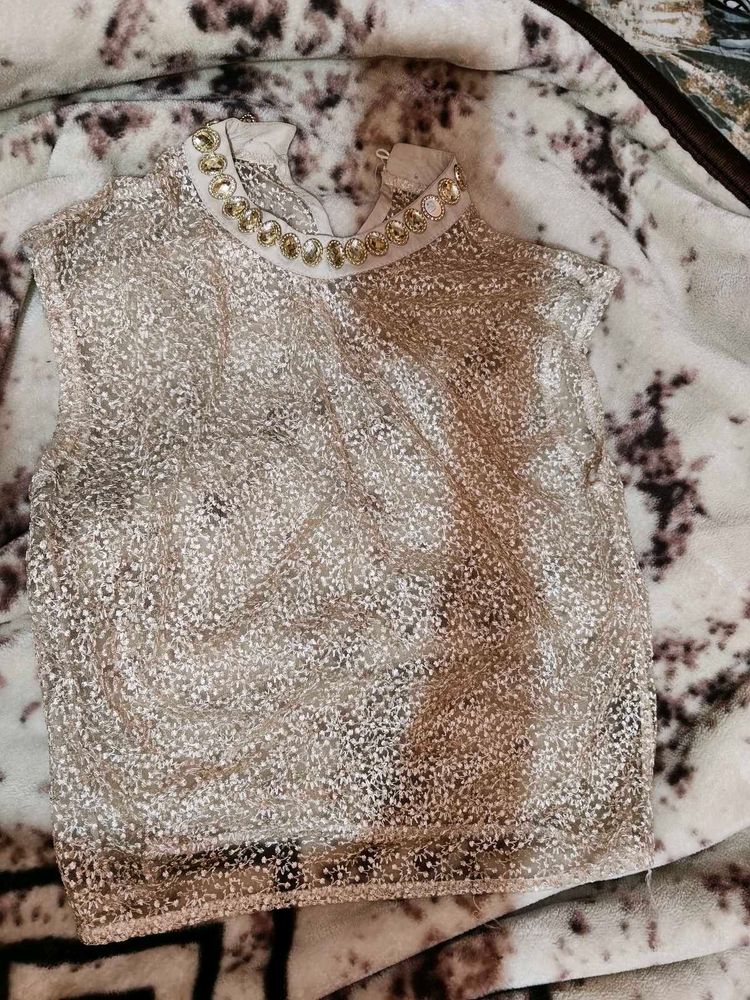 Royal Radiance – Gold-White Top with Necklace Neck