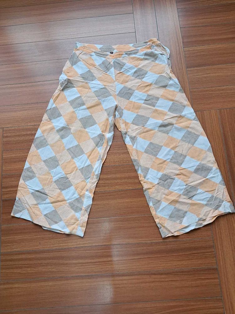 43) Patterned Wide Leg Pants