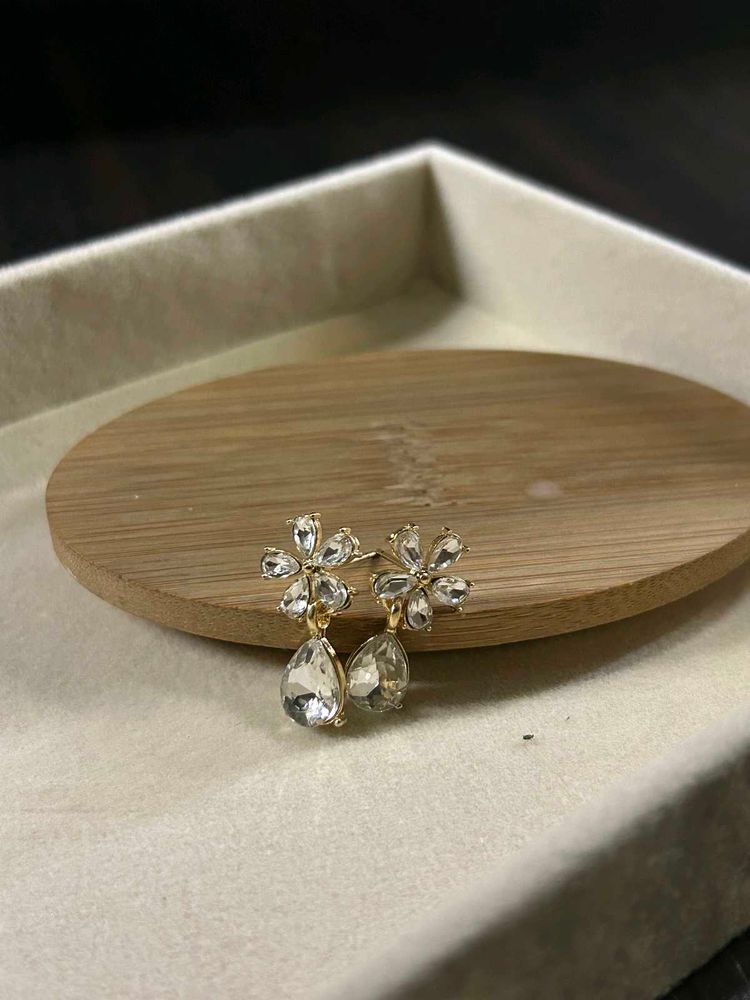 Elegant Floral Drop Earrings