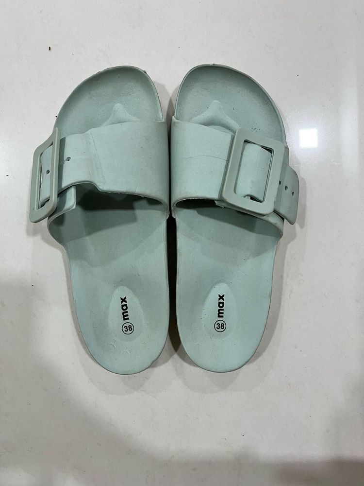 max Women Pastel Solid Sliders