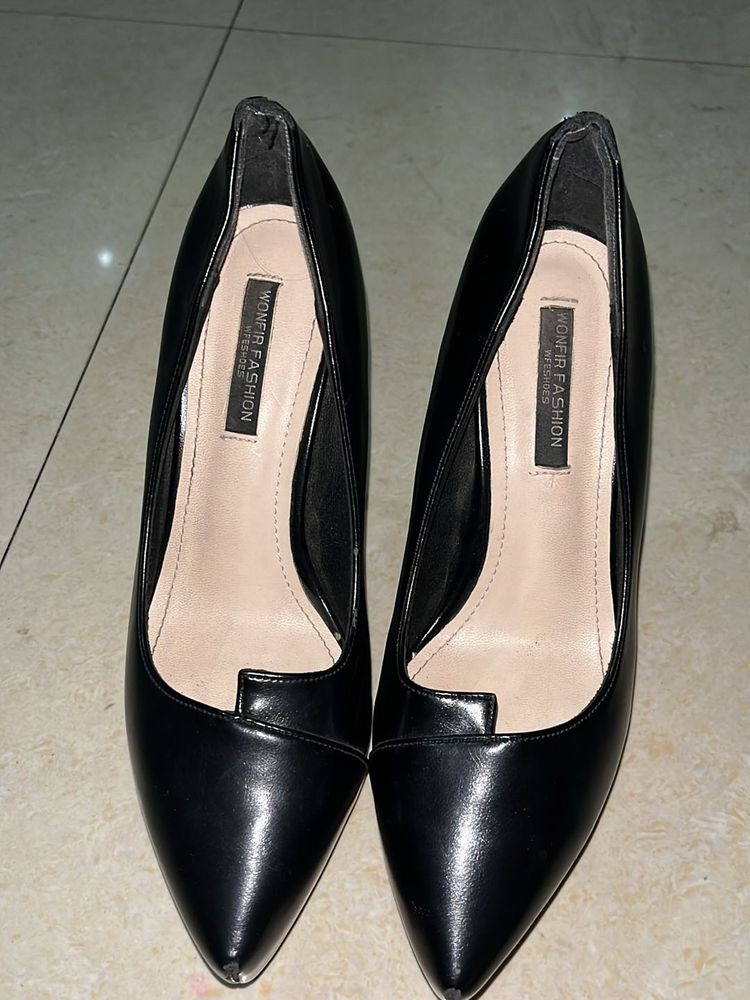Ask Before Buy Black Leather Stellitos