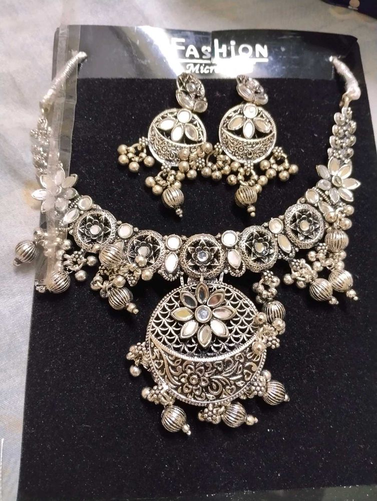 *New* Necklace &amp; Earring Set