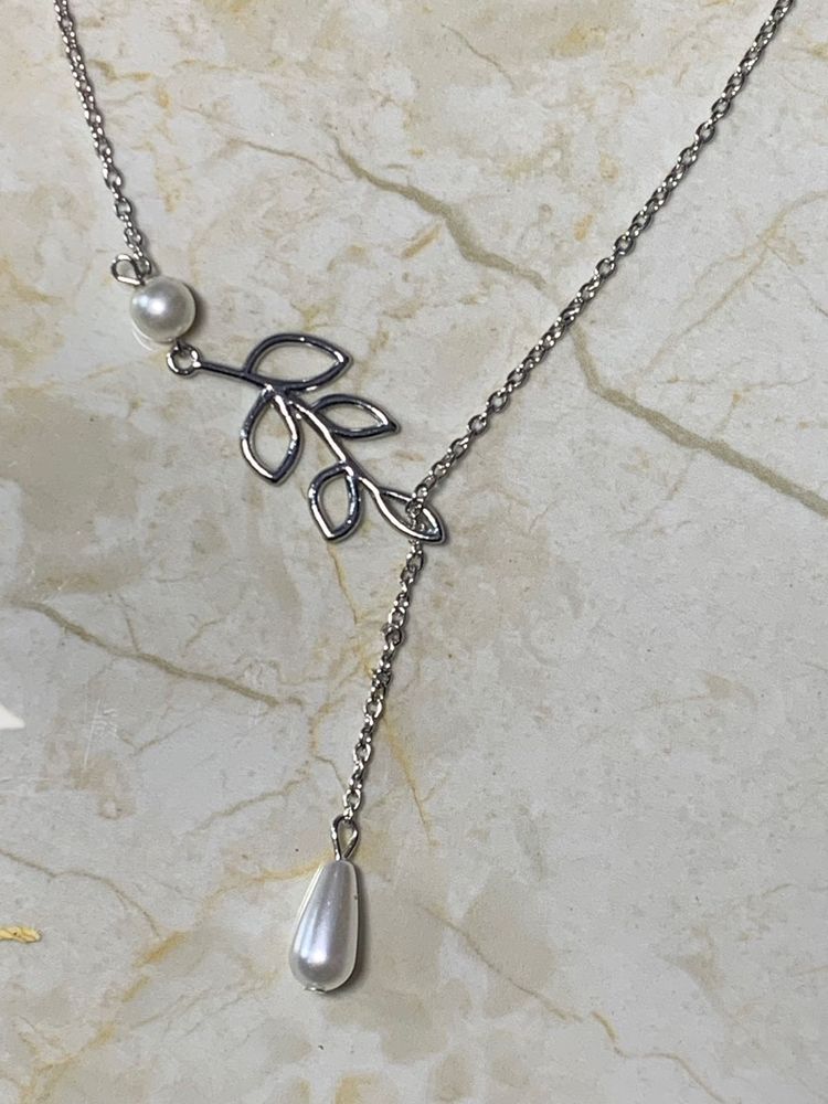 Pearl &amp; Leaf Silver Necklace