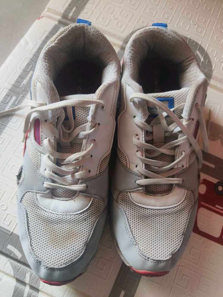 Super Sneakers