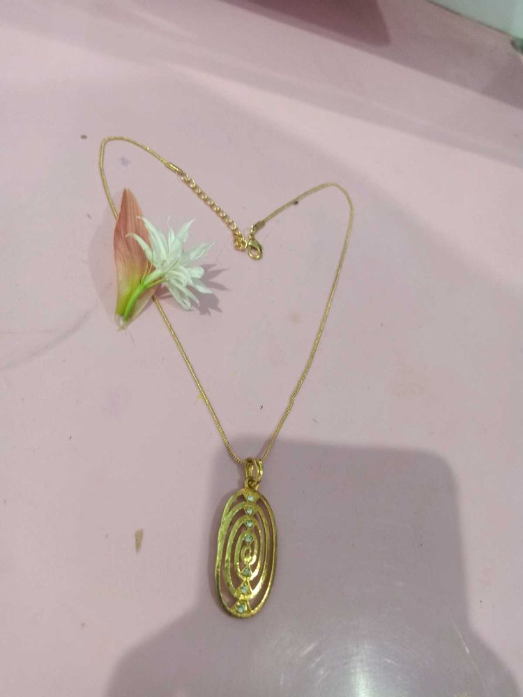 Cute Pendant With Chain And Freebie