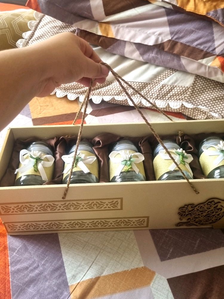 SUMMERY RICH LOOKING GIFT BOX/DECOR BOX + Earrings