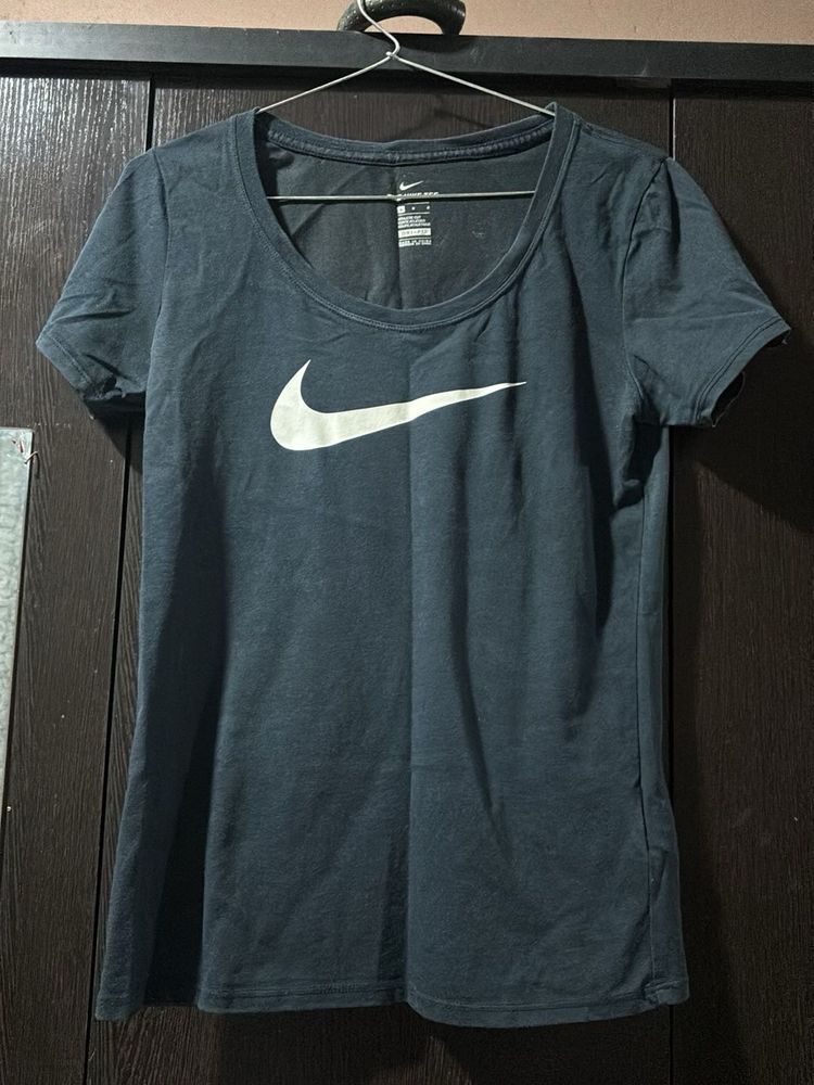 Nike Women's T-Shirt
