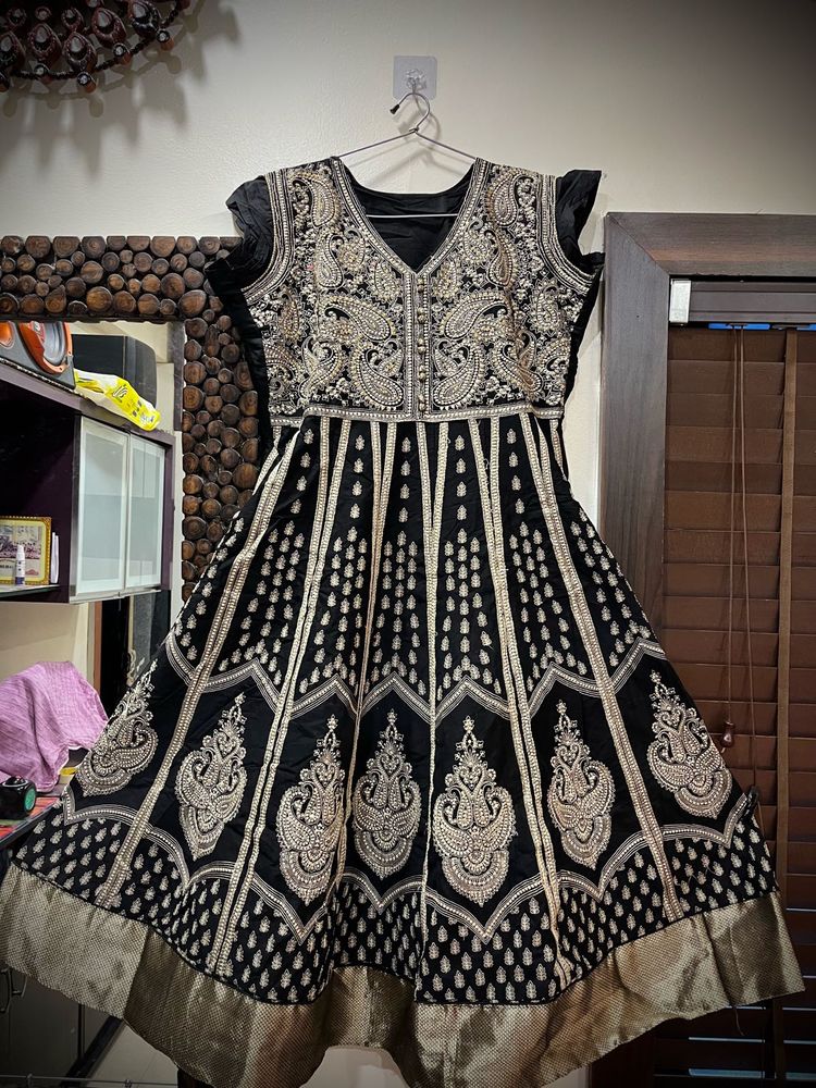 Elegant Black Embroidered Anarkali Kurta