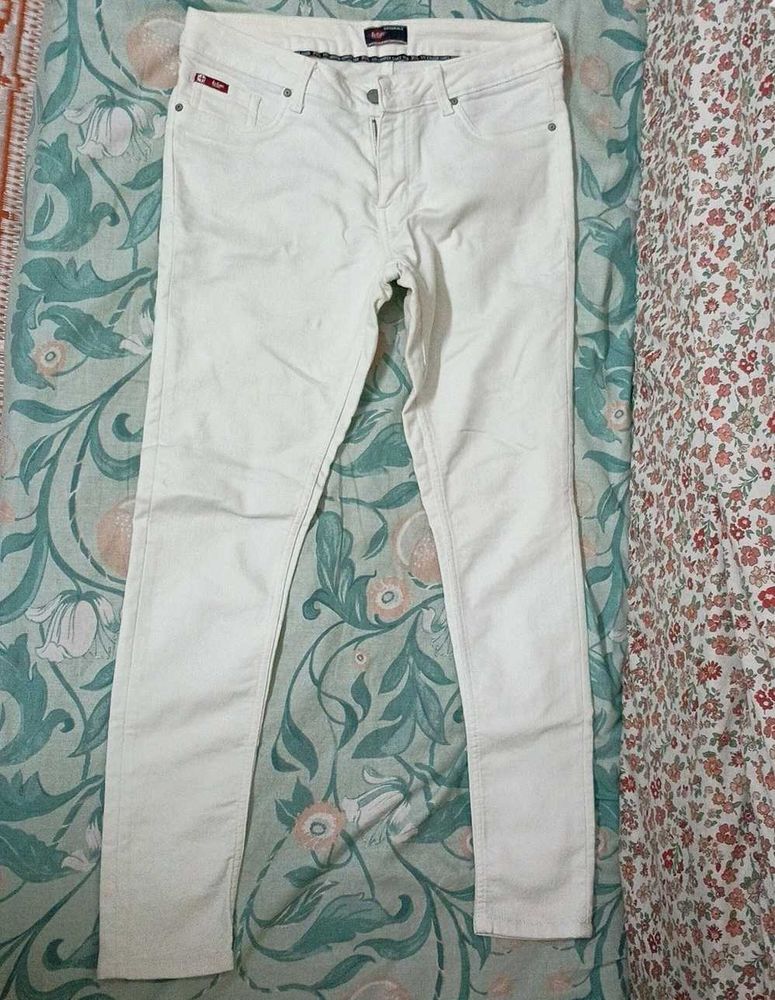 28-30 White Skin Fit Low Waist Jeans
