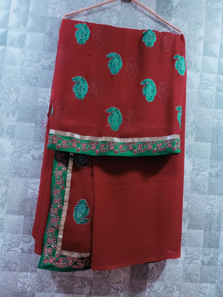 Heavy Border Saree❤️🩵