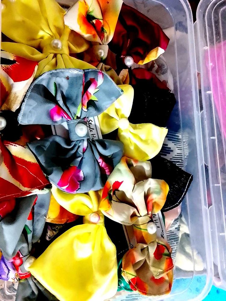 pack Of 14 cutie hair Bows clips 🥰