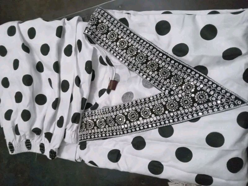 Beautiful black and white suit  Paint Set