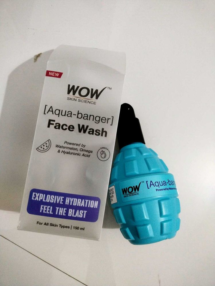 WOW Skin Science Aqua-banger Face Wash