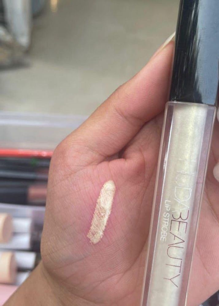 Huda Beauty Lip Strobe Without Box