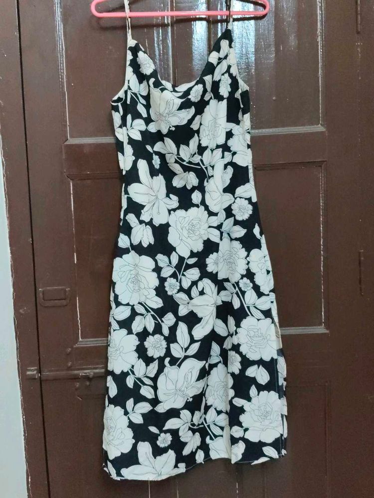 Aesthetic Slit Mid Length Dress