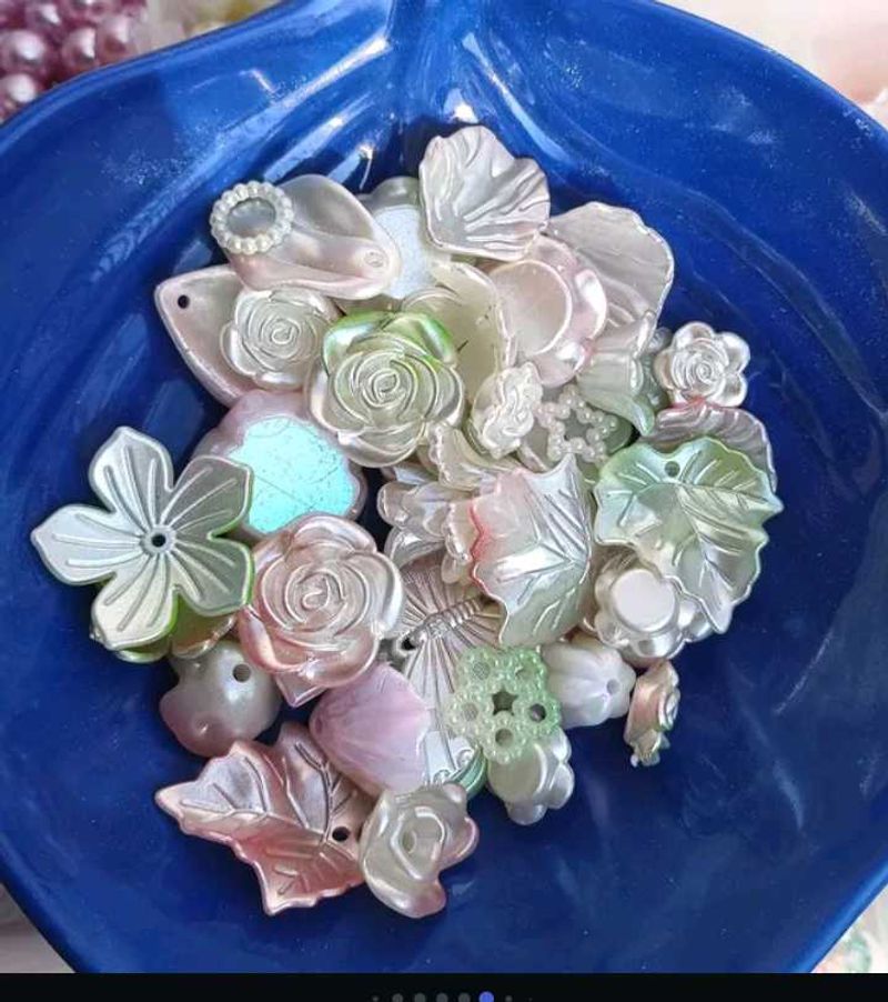 pastel pink-green beads soup
