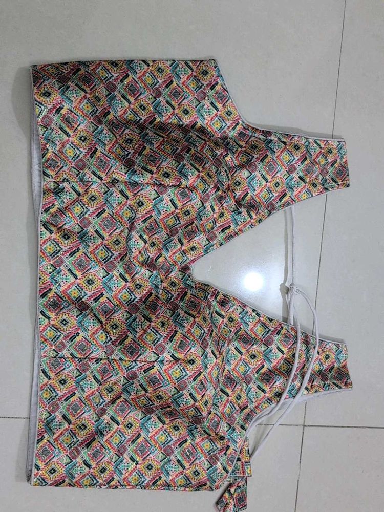 Printed Blouse With Sleeves Inside