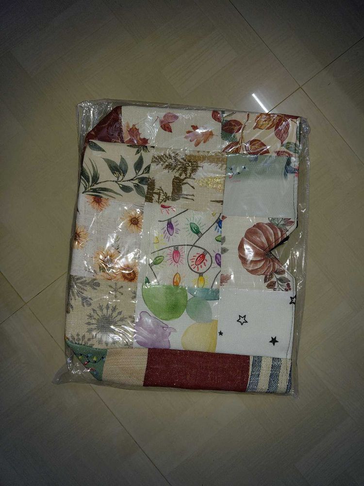 Pattern tote bag with zip