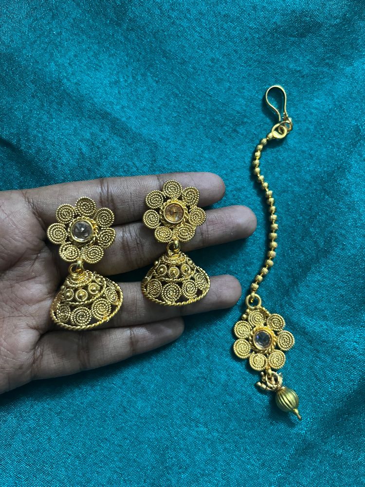 Golden Earrings With Nethi Chutti