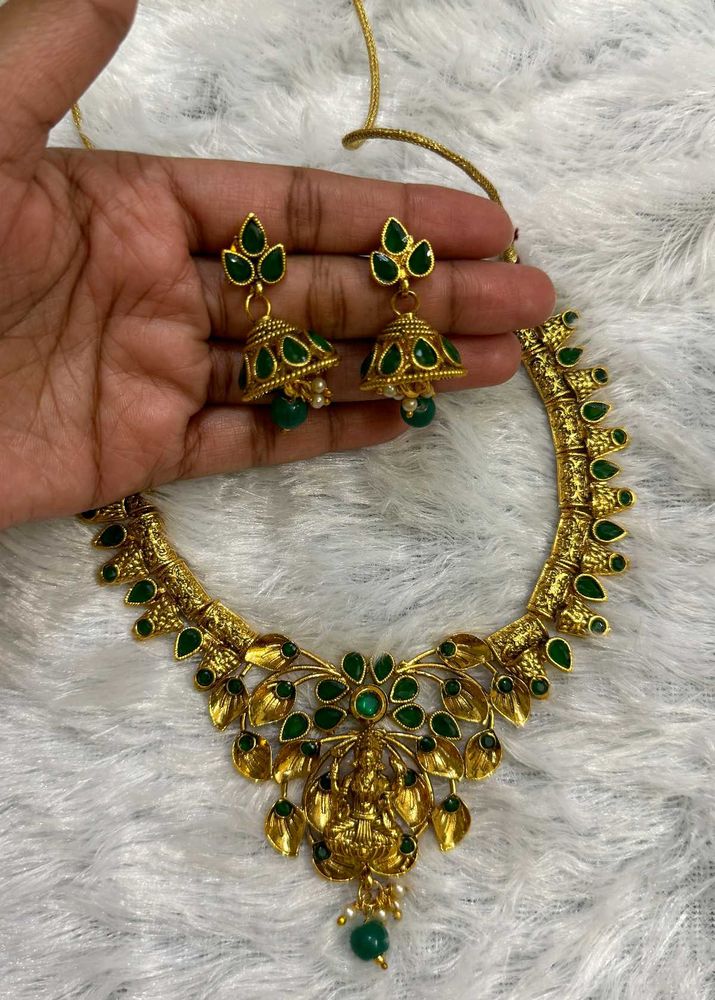 Elegant Gold-tone Necklace Set