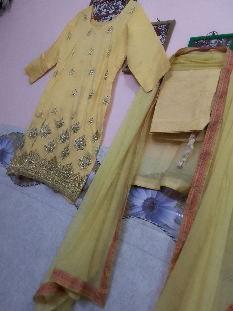 Suit Set Yellow