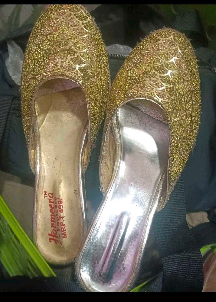 Gold Embellished Bellies used 2 to 3 time in 250rs