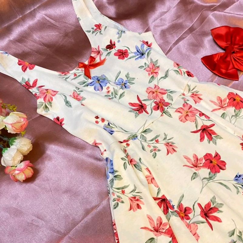 H&amp;M Floral Skater  Dress🌷