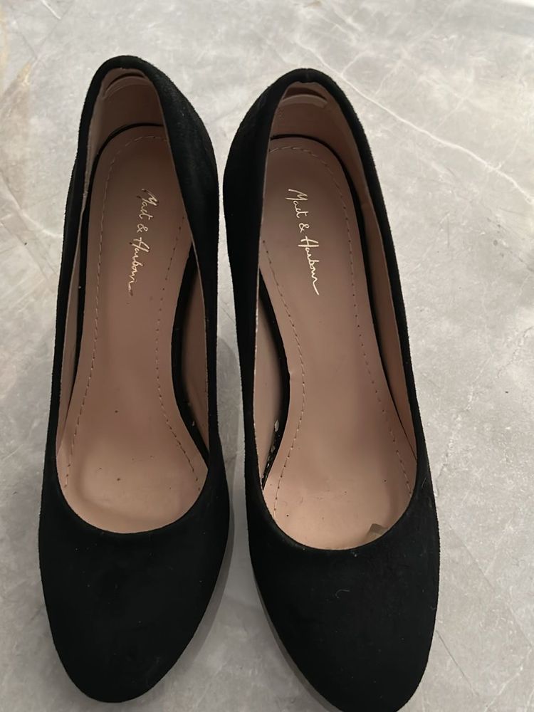 Mast And Harbour Pump Heels