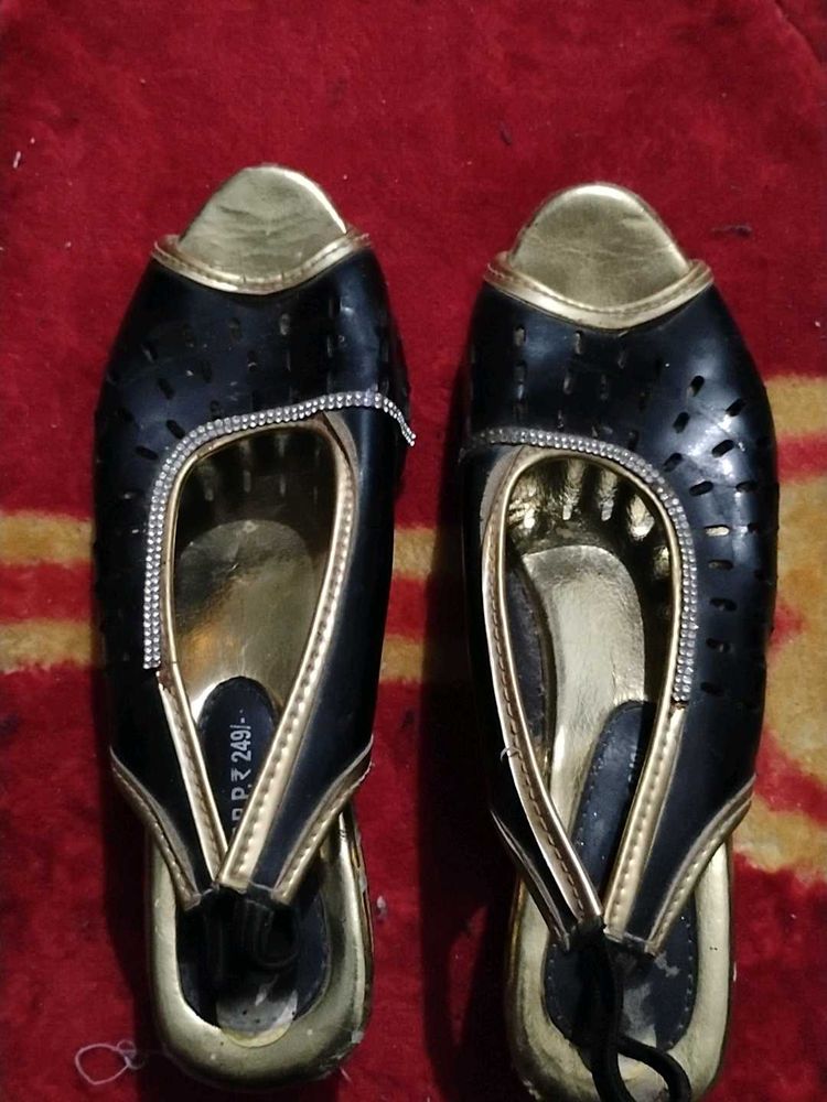 Elegant Black &amp; Gold sandal heels