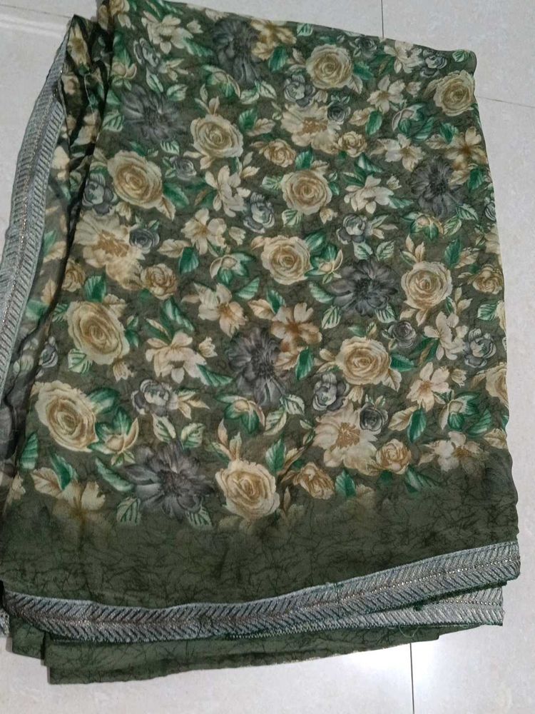 Floral Print Saree With Blouse