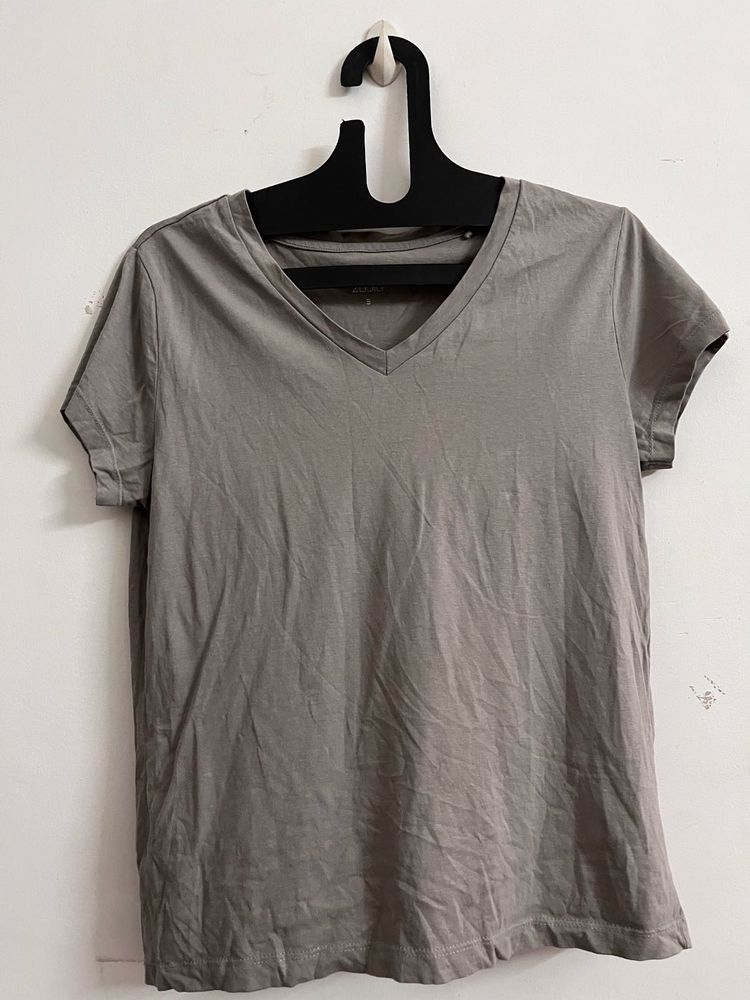 Casual Gray V-Neck T-Shirt