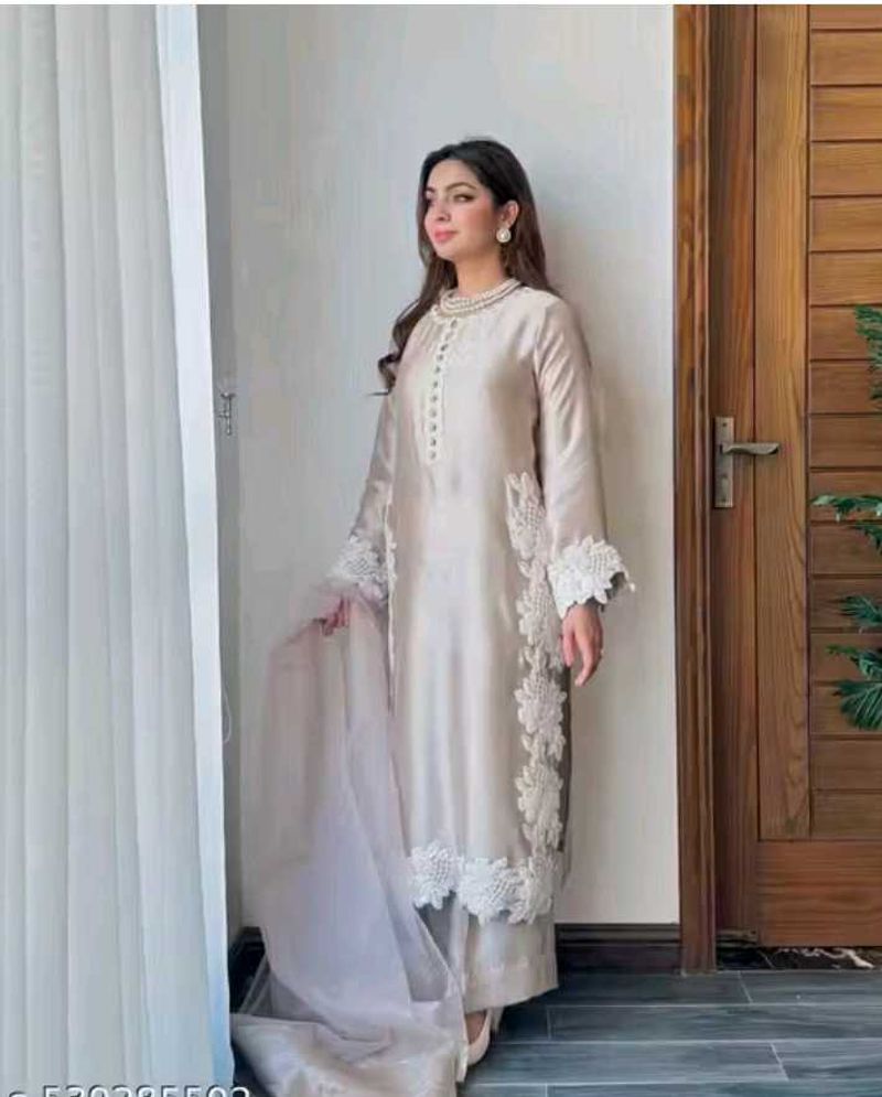 Elegant Ethnic Kurta Set with Dupatta