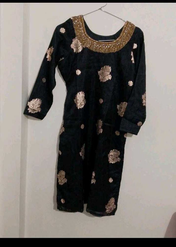 Elegant Black &amp; Gold Kurti