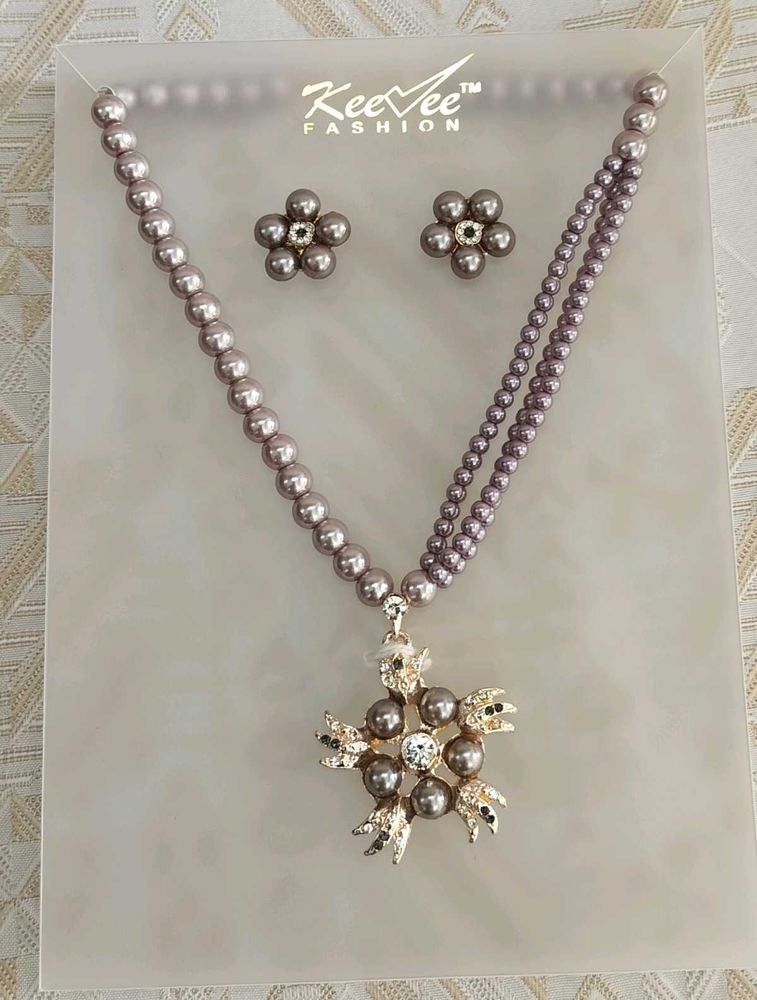 Classic Pearls Necklace