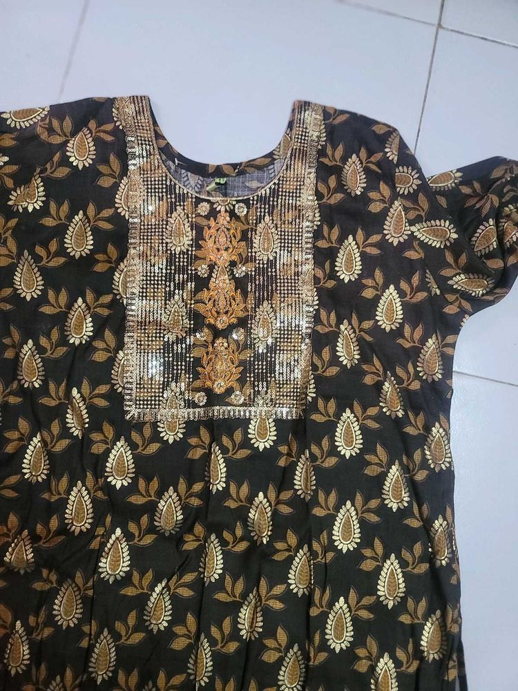 Elegant Black &amp; Gold Kurta