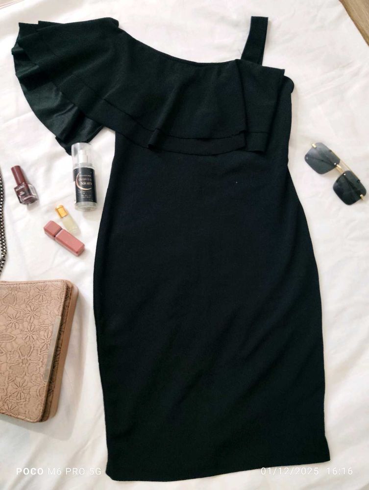 Black Cocktail Mini Dress 🖤 (stretchable)