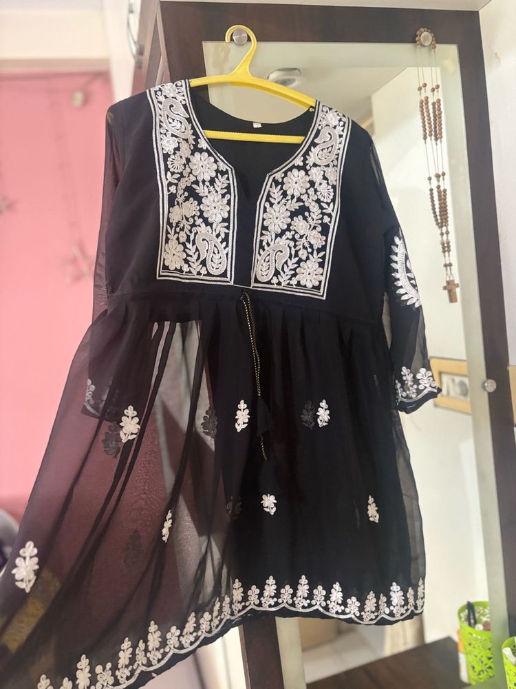 Elegant Embroidered Kurta