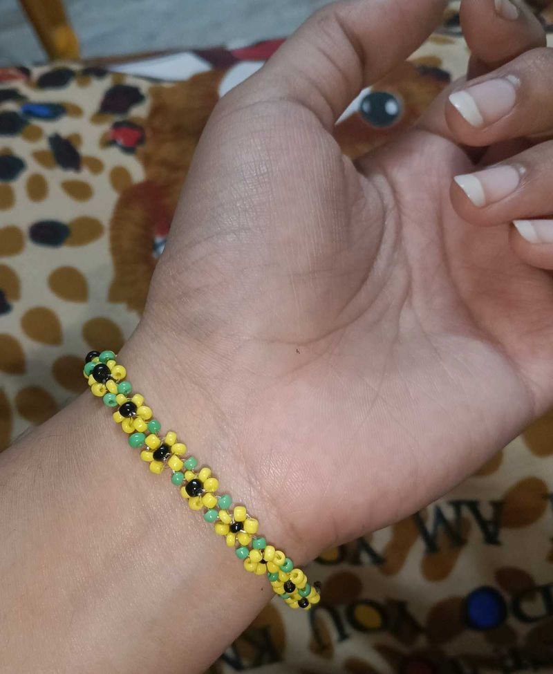 Daisy Chain Bracelet