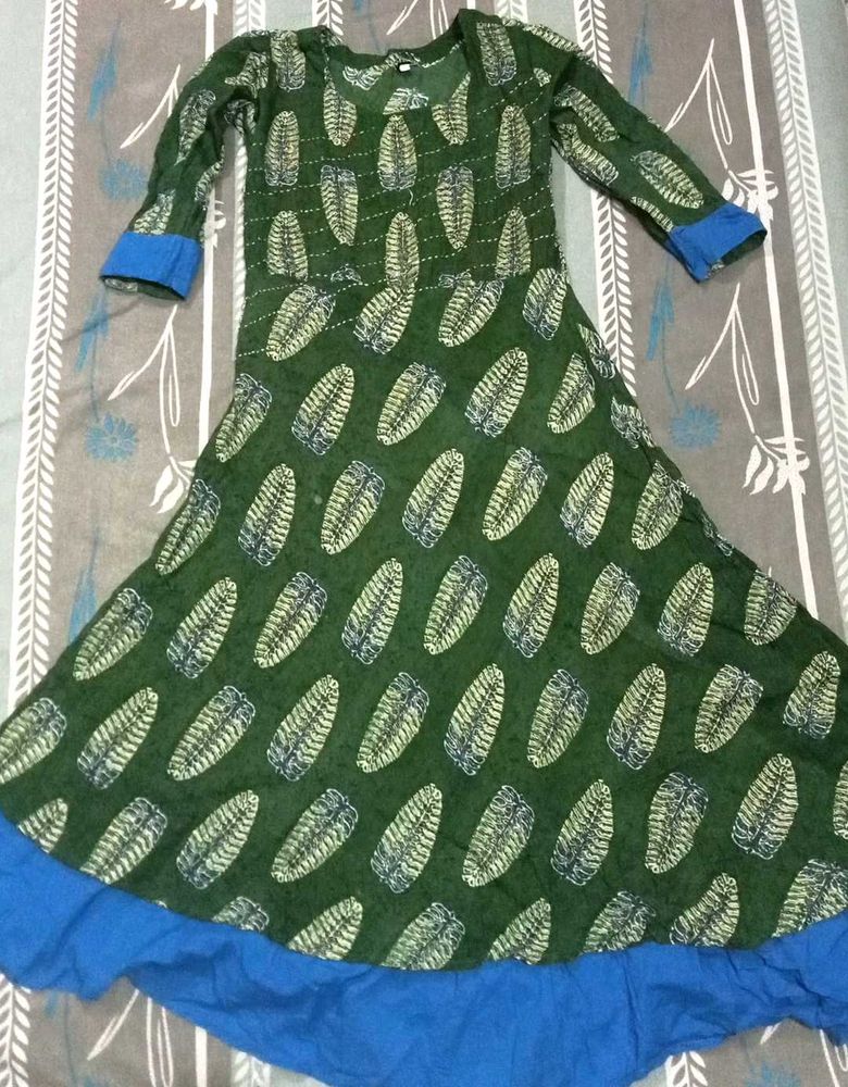 Green leaf-patterned dress