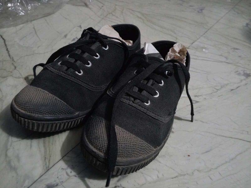 Black school shoes for girls and boys size 5