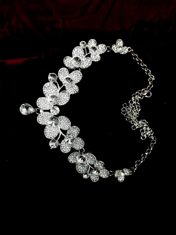 Sparkling Floral Rhinestone Necklace