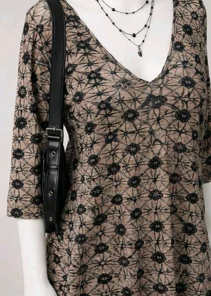 Y2k Patterned V-Neck Top