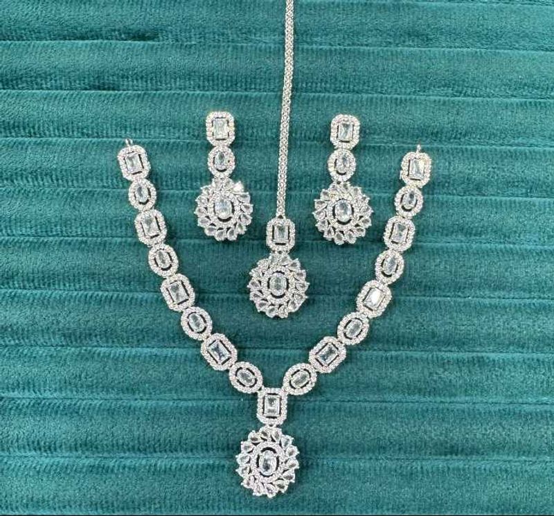 Sparkling Silver Jewelry Set