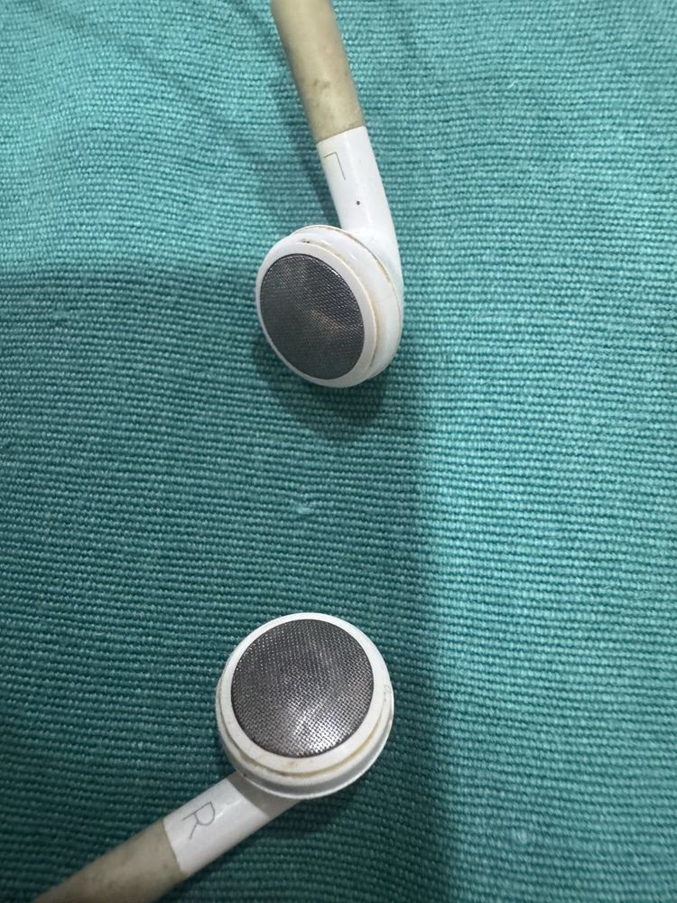 Apple White Earphones