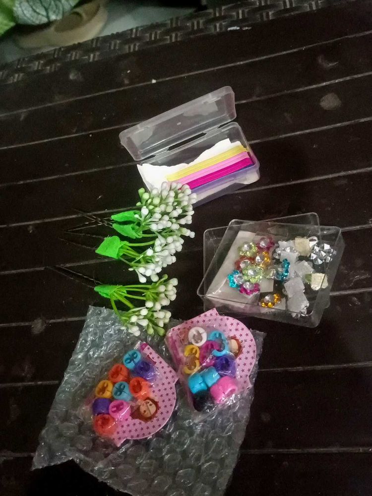 Stylish Women Partywear Hair Accessories.